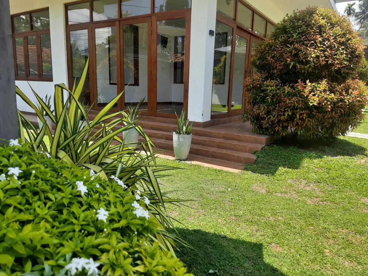 Best Inn Villa Mirissa Buitenkant foto