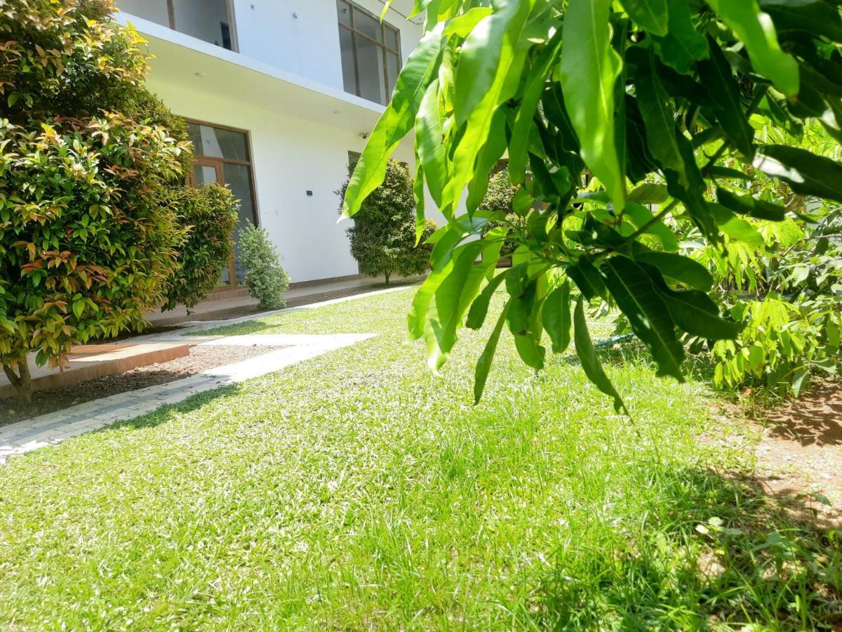Best Inn Villa Mirissa Buitenkant foto